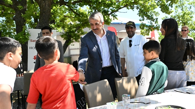 Edirne Valisi Yunus Sezer, devlet korumasındaki çocuklarla piknik yaptı