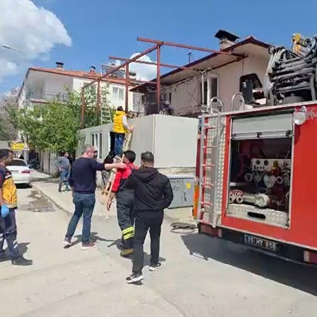 Burdur'da evin bitişiğindeki depoda yangın korkuttu