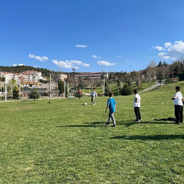 Bilecik'te koruma altındaki çocuklar doğa ve futbolla buluştu