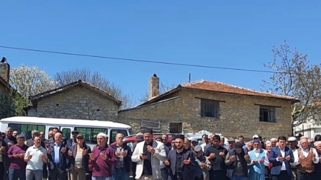 Çakallar köy hayrında eller yağmur için semaya kalktı