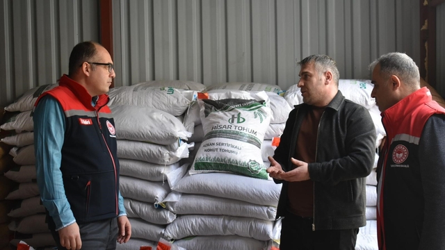 Bayburt'ta üreticilere yüzde 50 hibeli yem bezelyesi tohumu dağıtıldı