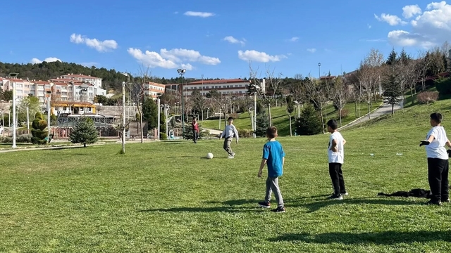 Bilecik'te koruma altındaki çocuklar doğa ve futbolla buluştu