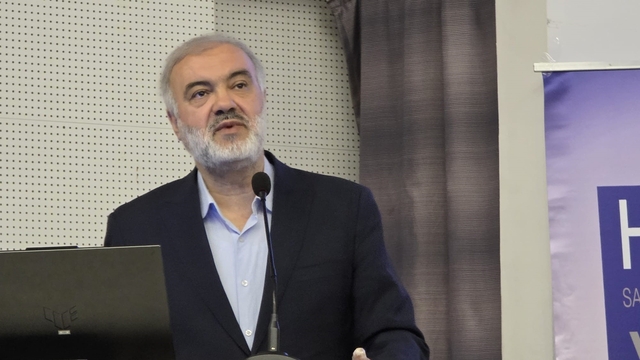 Modern çağda aile yapısı ciddi bir dönüşüm geçirdi
Bursa Uludağ Üniversitesi Öğretim Üyesi ve Ayasofya-i Kebir Cami-i Şerifi Baş İmamı Prof. Dr. Mehmet Emin Ay:
"Birlikte sofraya oturma kültürünü kaybediyoruz"
"Aynı ev içerisinde yaşayan bireyler ortak yaşam alanlarını paylaşsalar da duygusal ve sosyal anlamda birbirlerinden uzaklaştılar"