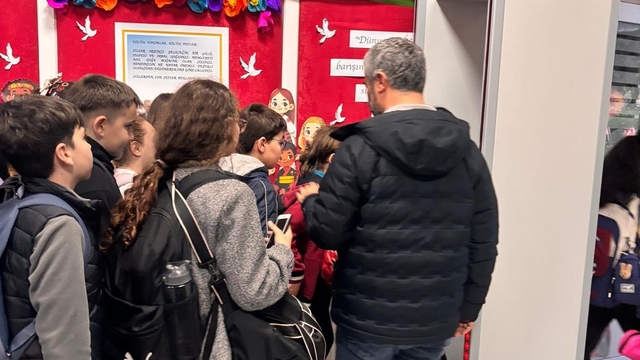 Altıeylül Ortaokulu artık daha güvenli
Xray cihazı ve el dedektörleri okul girişlerinde kullanılmaya başlandı