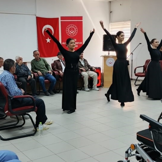 Bilecik huzurevinde Kafkas halk oyunlarıyla renkli anlar yaşandı