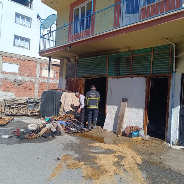 Depoda çıkan yangın büyümeden söndürüldü