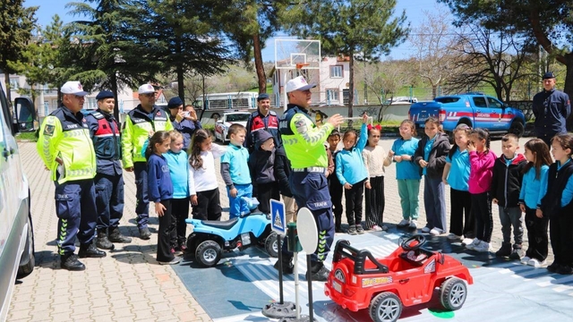 Simav'da öğrencilere trafik eğitimi