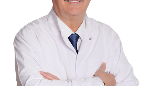 Akciğer kanserinin en önemli nedeni sigara
Göğüs Hastalıkları Uzmanı Prof. Dr. Muzaffer Metintaş:
"Akciğer kanseri büyük oranda önlenebilir"