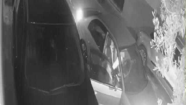 Otomobilden yol kenarına atılan kadının yardım çığlıkları
Kadın, yardım çığlıklarını duyan vatandaş sayesinde fark edildi