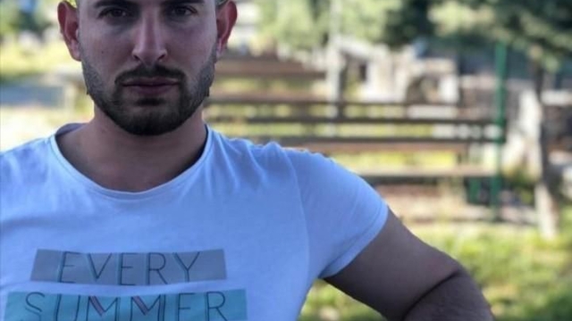 Baba Mahir Yılmaz: "Oğlumun bir mezarı olsun, en azından gidip bir Fatiha okuyalım"
"Gülistan Doku olayıyla birlikte bizim içimize bir umut ışığı doğmuştur"
"Oğlumun kaybolmasının üzerinden 3,5 yıl geçti"
Daraltılmış baz raporu sonrası 2,5 yılın ardından geçen yıl yeniden operasyon düzenlendi