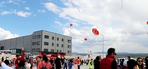 Kütahya OSB'de uçurtmalar gökyüzünü renklendirdi