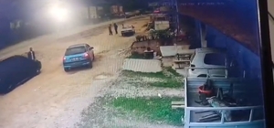 Önce konuştu, sonra çarptı: O anlar kameraya yansıdı