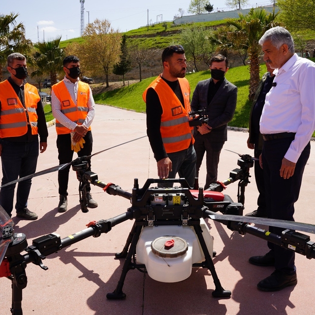 Kahta Belediyesi'nden dron destekli ilaçlama