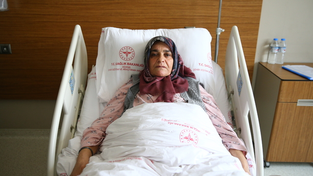 61 yaşındaki hastanın karnından 6 yılda 20 kilo 100 gramlık tümör çıkarıldı