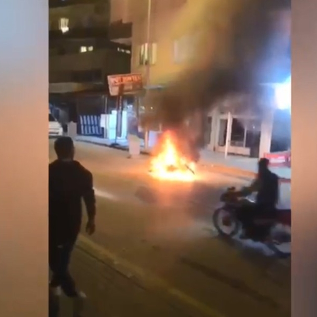 Motosiklet alev alev yandı