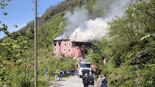 Yangında eşyalar küle döndü, Kur'an-ı Kerim zarar görmedi