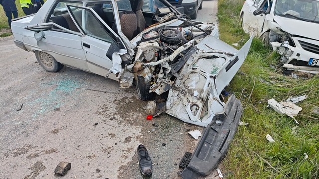 Aksaray'da 2 otomobil çarpıştı: 4 yaralı