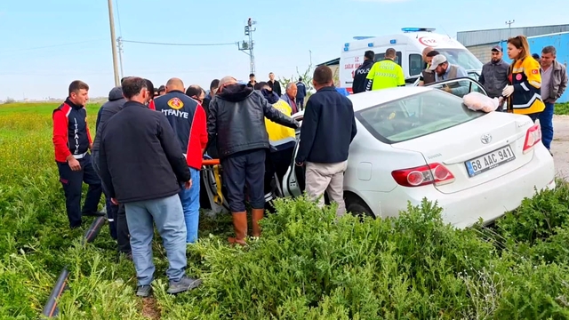 Aksaray'da iki otomobilin çarpışması sonucu 4 kişi yaralandı