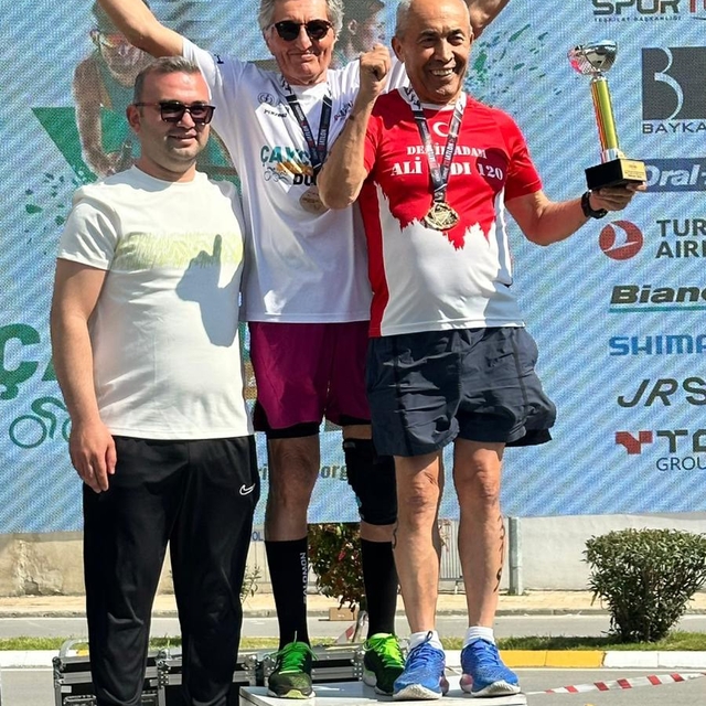 75 yaş üstü kategoride birinci olan milli sporcu Ali Bıdı Türkiye Kupası sa...
