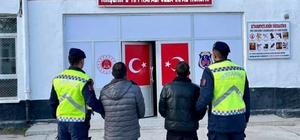 Kırşehir'de silah ve uyuşturucu operasyonunda yakalanan 2 zanlı tutuklandı