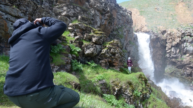 Muş'ta üniversite öğrencileri fotoğraf kursunda öğrendiklerini doğada pekiştiriyor
