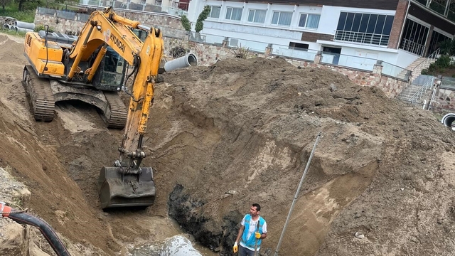 Burhaniye'de sezon öncesi Ören Plajında alt yapı çalışmalarına başlandı