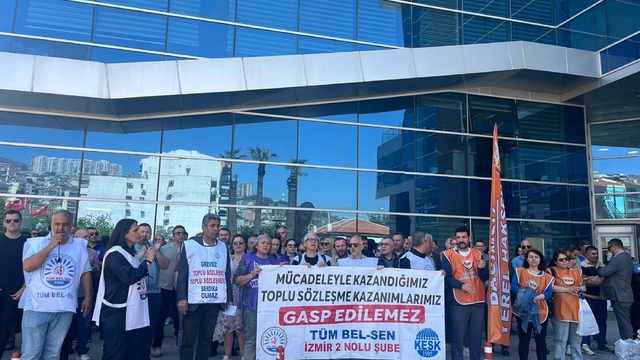 Bayraklı Belediyesi'nde memurlar eylemde