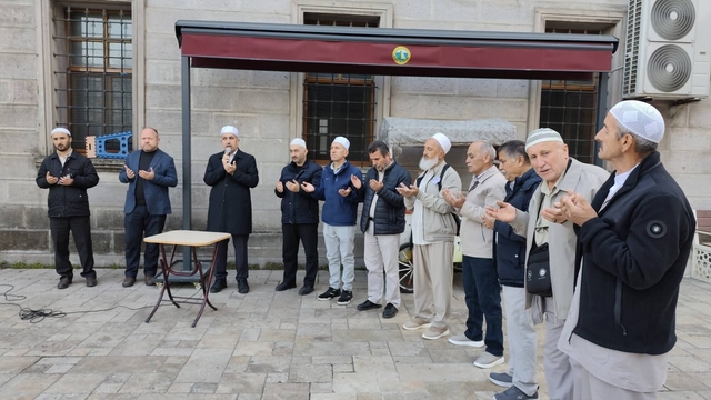 Alaplı'da Hacı Adayları Dualarla Uğurlandı