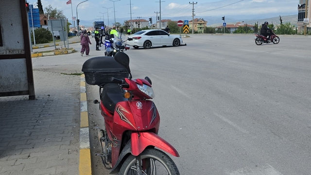 Otomobil ile motosiklet çarpıştı: 1 yaralı