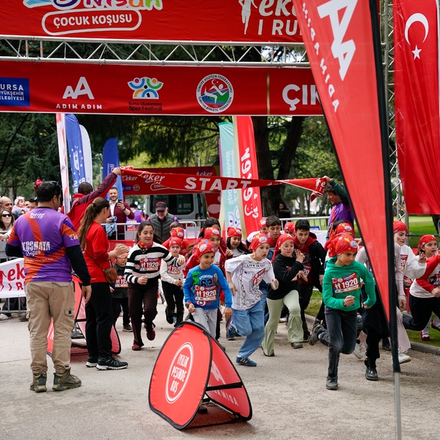 'Eker I Run 23 Nisan Çocuk Koşusu' bayram sevincini sporla buluşturdu