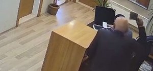 Belediye personeline satırla saldırı anı kamerada
