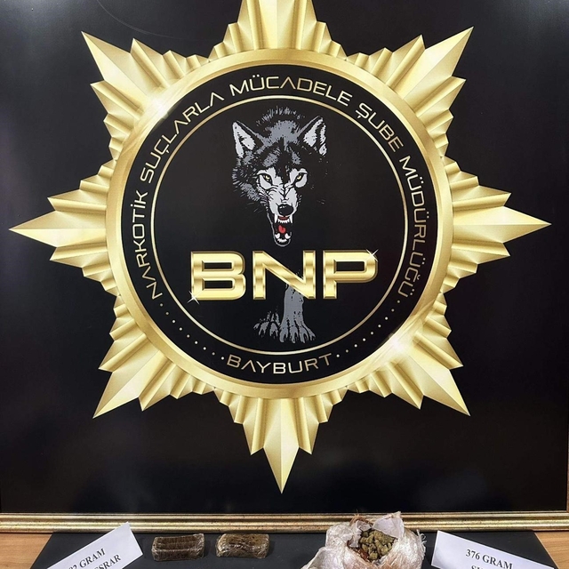 3 kiloya yakın uyuşturucunun Bayburt'a girişi engellendi