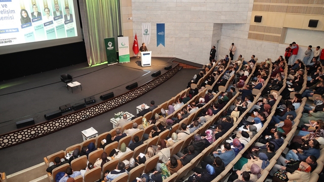Karatay'da "Evlilik ve Aile Gelişim Akademisi" yoğun ilgiyle sürüyor