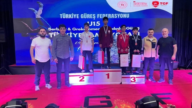 Yunusemreli güreşçi Kalay'dan bronz madalya