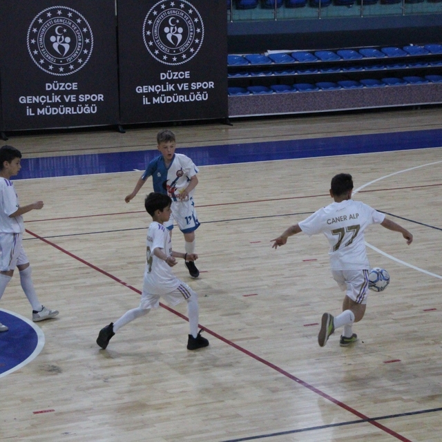 Okul Sporları müsabakaları tüm heyecanıyla sürüyor