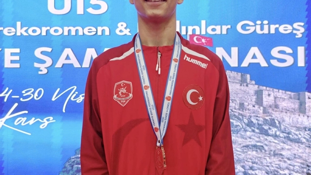Yunusemre Belediyespor'un güreşçisi Beytullah'tan bronz madalya