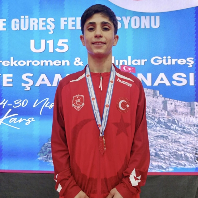 Yunusemre Belediyespor'un güreşçisi Beytullah'tan bronz madalya