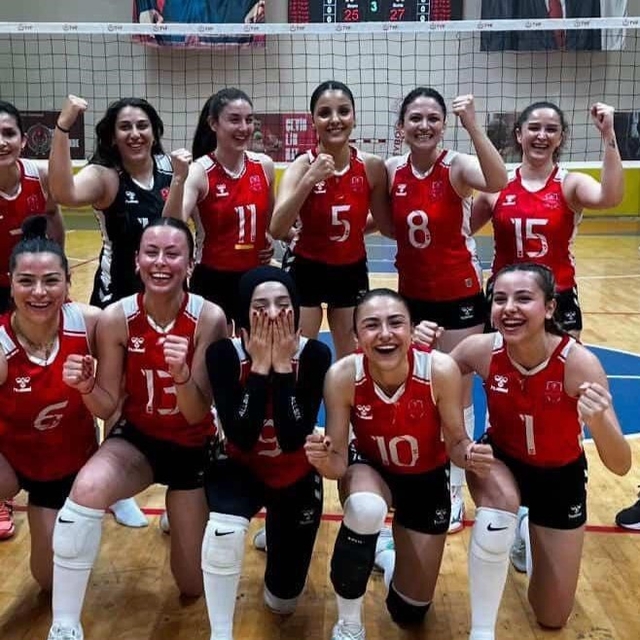 Kahramanmaraş Büyükşehir Belediyespor kadın voleybol takımı 2. Lig'e yüksel...