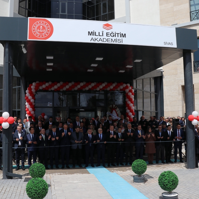 Geleceğin öğretmenleri bu akademide yetişiyor
Sivas'ta öğretmen adaylarının...