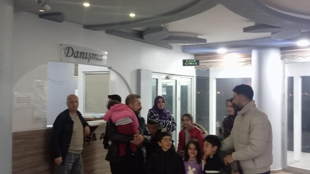 Patnos'ta depremin yaraları sarılıyor