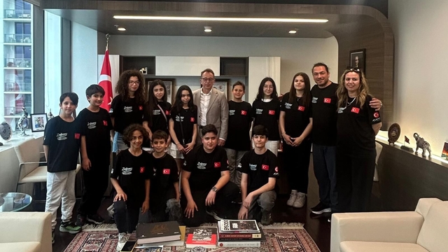 Salihli'den Miami Başkonsolosu'na Sardes Hediyesi