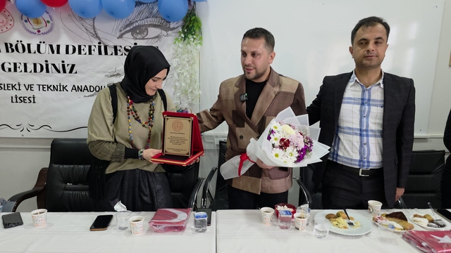Genç tasarımcılar usta isimle bir araya geldi