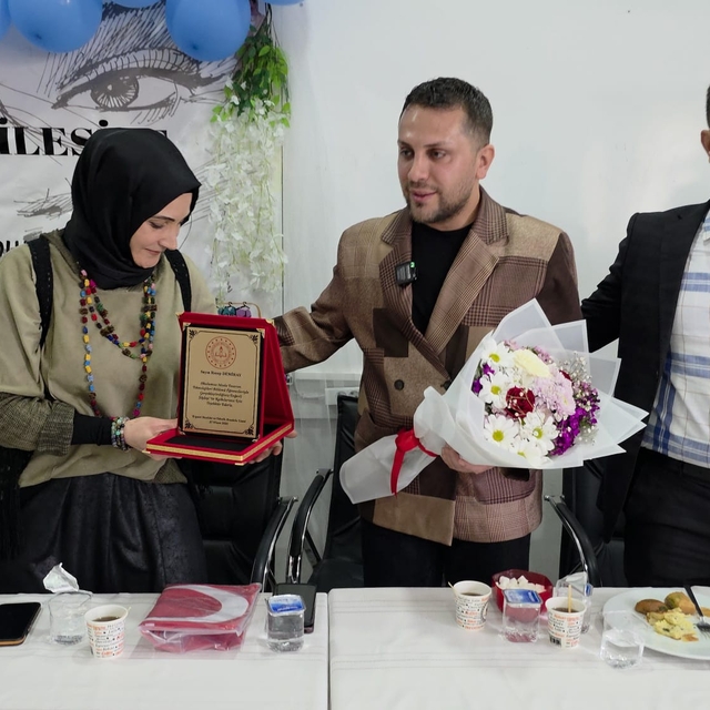 Genç tasarımcılar usta isimle bir araya geldi