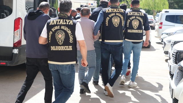 Antalya'da sahte vekaletle gayrimenkul dolandırıcılığı yapan 11 kişi tutuklandı