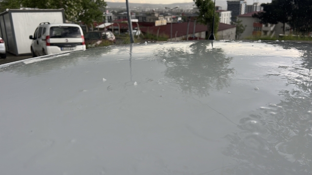 Kahramanmaraş'ta kısa süreli dolu etkili oldu