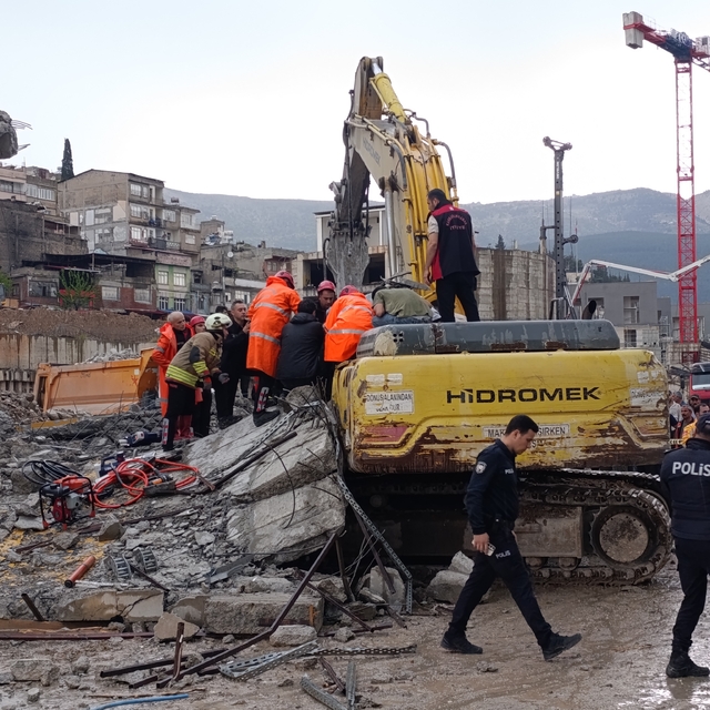 Operatör enkaz altında kaldı: 1 yaralı