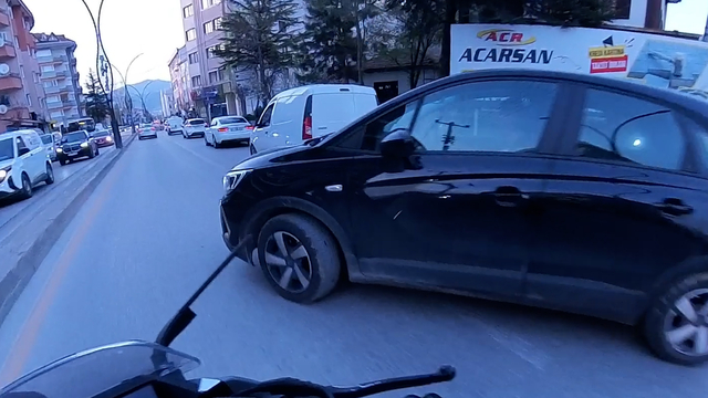 Trafik tartışmasında gerçeği kask kamerası ortaya çıkardı
Kaza tehlikesi atlatan motosikletlinin haklılığı kask kamerasıyla kanıtlandı