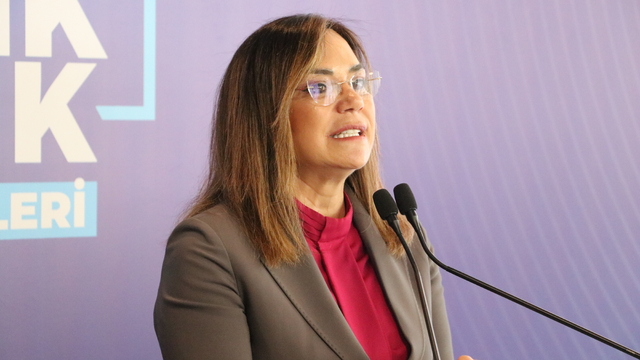 Tekirdağ Büyükşehir Belediye Başkanı Candan Yüceer basın toplantısı düzenledi