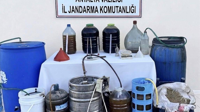 Kumluca'da 800 litre kaçak alkol ele geçirildi
