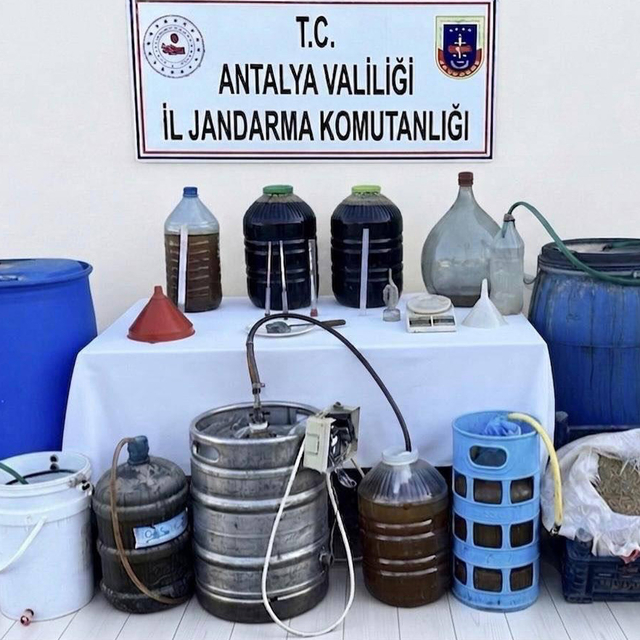 Kumluca'da 800 litre kaçak alkol ele geçirildi